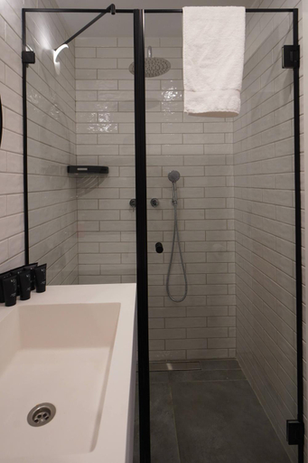 Bathroom 2, Urbanic Apartments