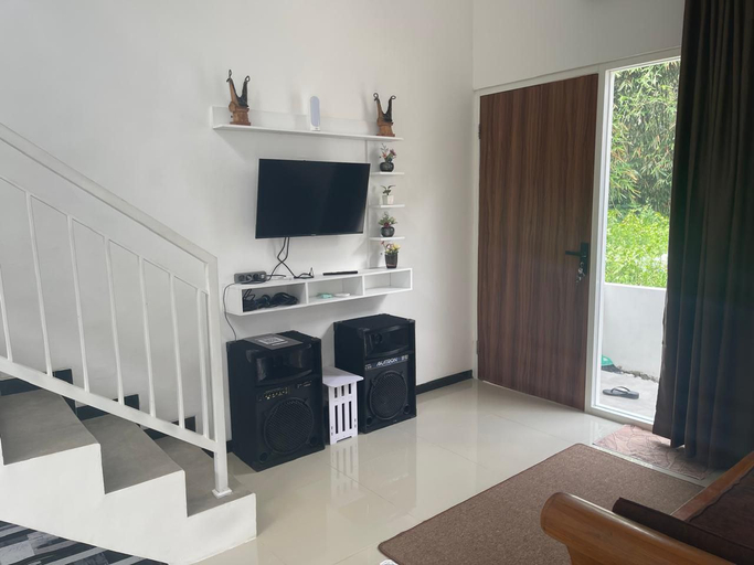 Others 5, Villa Golden Village A25, Malang
