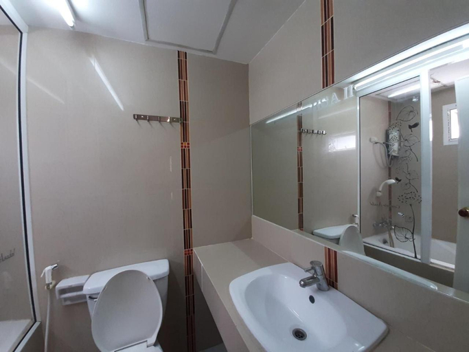 Bathroom 7
