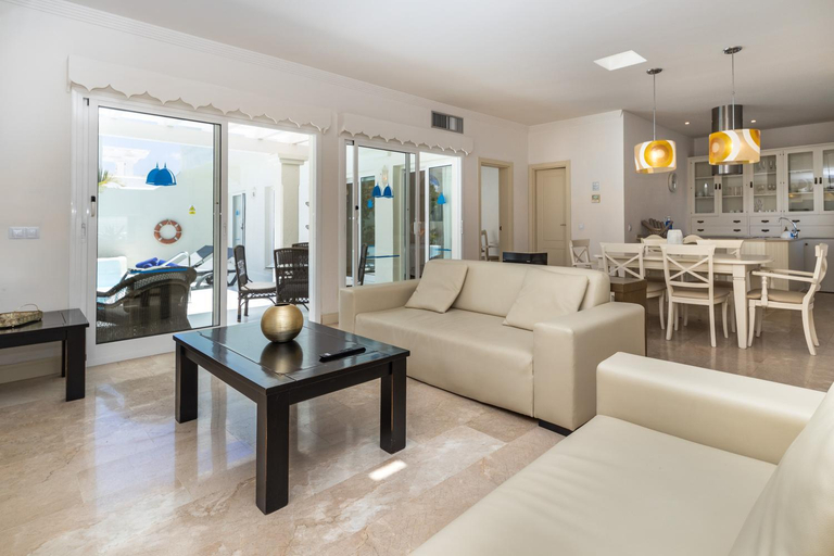 Others 3, Villa 913, Las Palmas