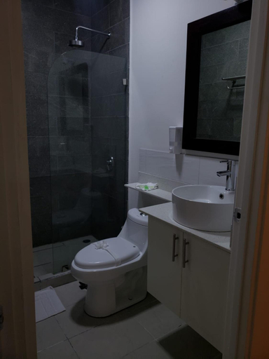 Bathroom 3, Aparta Hotel Altos de la sabana , San José