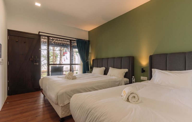 Bedroom 2, Roxy Telok Serabang, Lundu