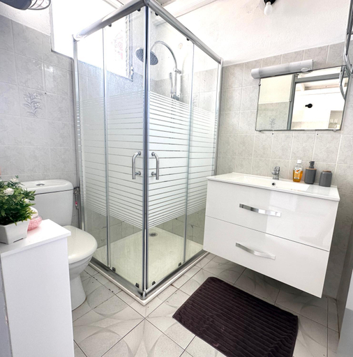 Shower 5, Peyi Galante Evasion, Saint-Louis