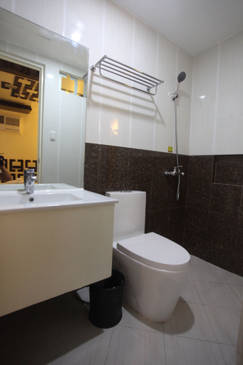 Bathroom 5, Hotel 99 Monumento Caloocan, Kalookan City