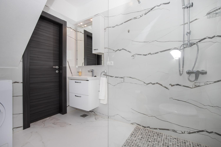 Bathroom 3, Apartments BlueView, Postira