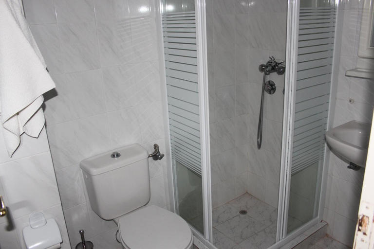 Bathroom 5, 123 Armonia Studios, Central Greece
