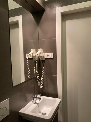 Bathroom 2, Twix rooms, Ljubljana