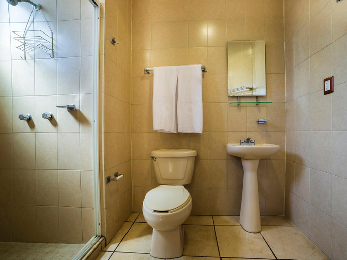 Bathroom 4, Hotel Zadapi, Del Centro