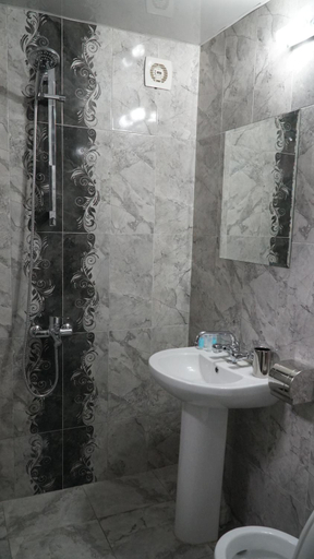 Bathroom 5, Eleven Guest House, Kutaisi