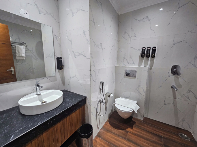 Bathroom 3, HOTEL ELARA, Dehradun
