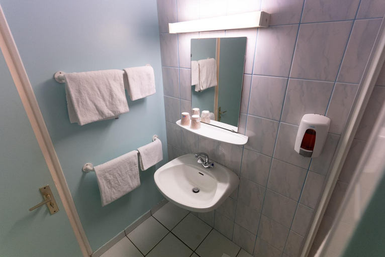Bathroom 9
