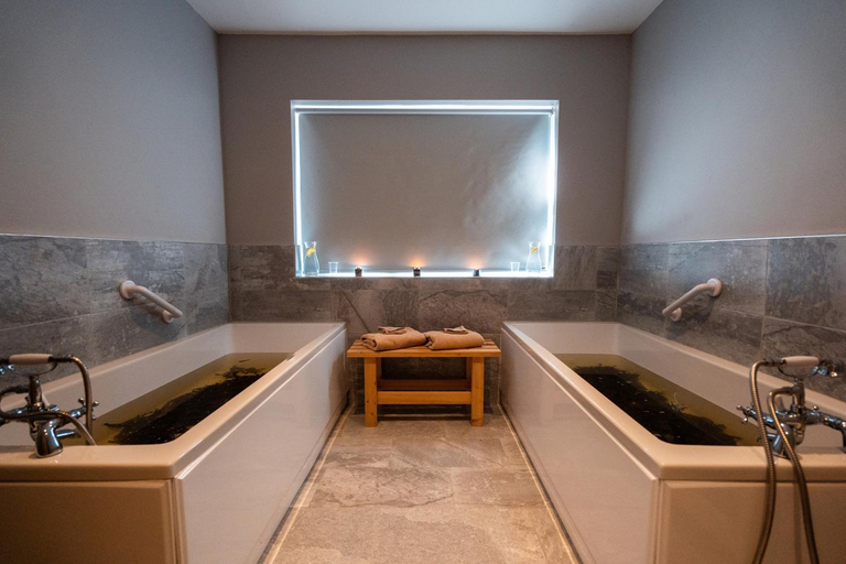 Bathroom 4, Seaview House Hotel