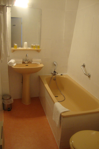 Bathroom 4