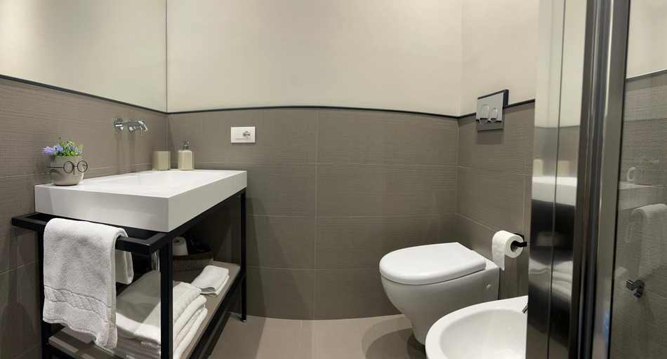 Others 3, Garibaldi House - B&B Luxury, Bari