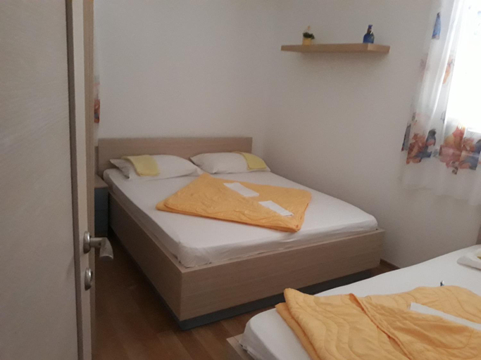 Others 5, APARTMAN PAVLE