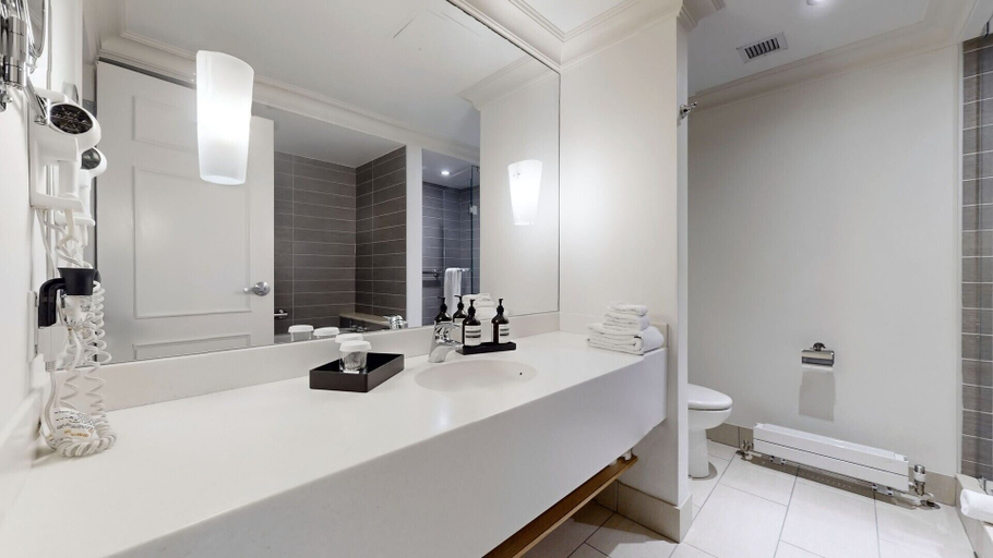 Bathroom 3, The University Club of Toronto, Toronto