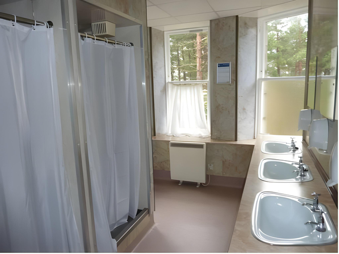 Bathroom 2, Braemar Youth Hostel, Aberdeenshire