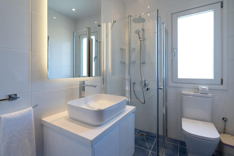 Bathroom 3, Great outside space, sunny garden and private pool - Villa Lara. Aphrodite Hills Resort.
