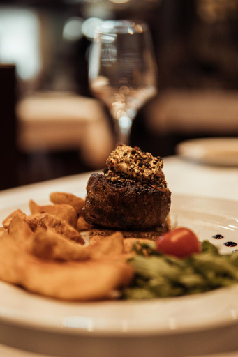 Food & Drinks