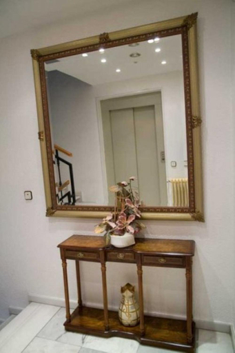 Others 2, Hostal Colon, Madrid