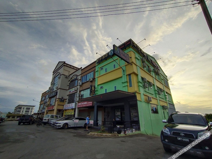 Exterior & Views