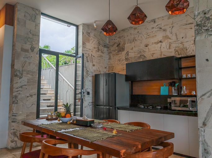 Dining Room 9