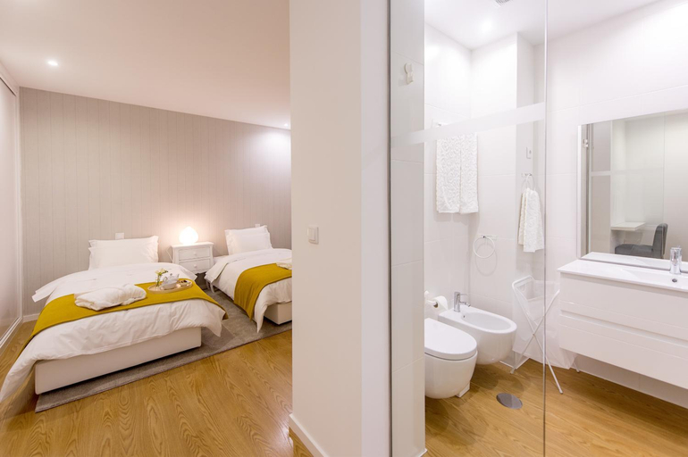 Shower 2, Tea 4 Nine Guest House, Braga