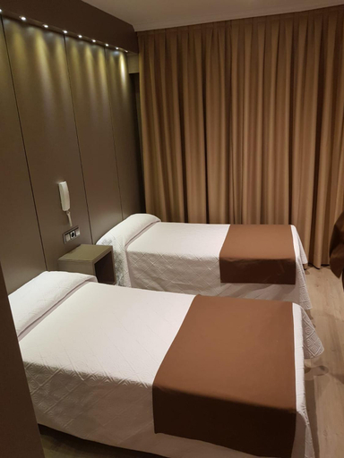 Others 3, Hostal Colon, Madrid