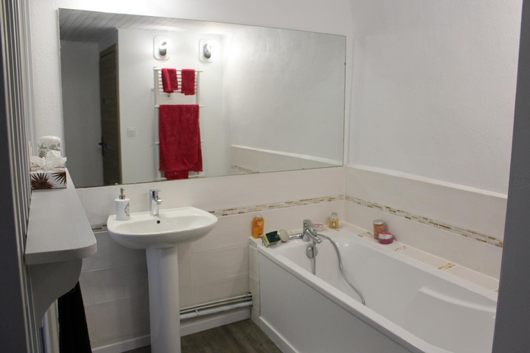 Bathroom 3, Ce Petit Chemin, Rhône