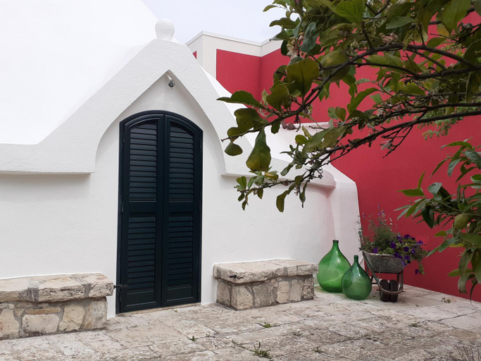 Others 4, Il Nido, Bari