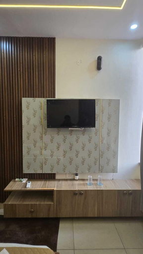 Others 5, G8 Hotel, Sahibzada Ajit Singh Nagar