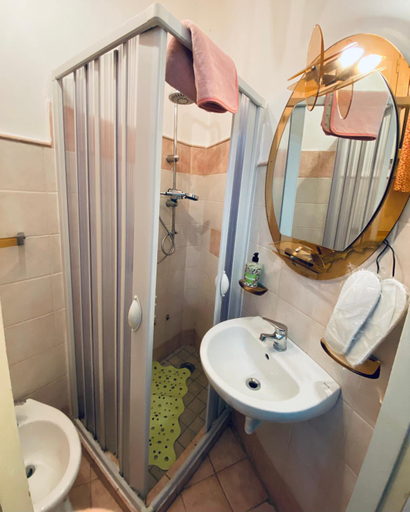 Bathroom, B&B Rifugio Angelina, Salerno