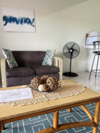 Others 5, Seaview Apartel
