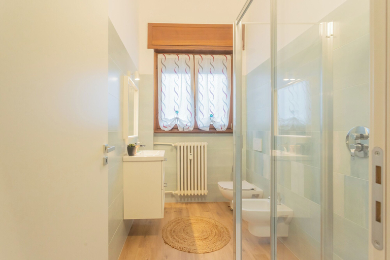 Bathroom 3, Simar Apartments nearby Como S.G. Train Station by Rent all Como, Como