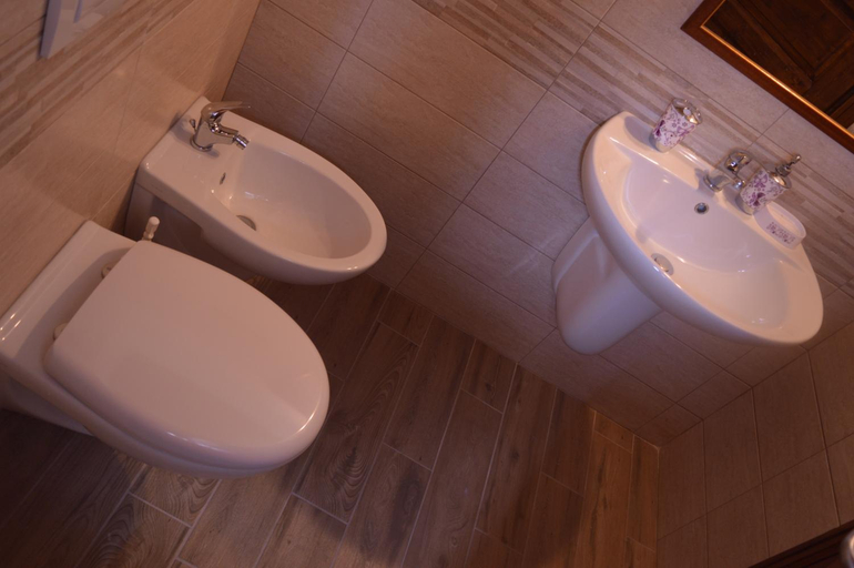 Bathroom 2, Vin e Turn, Cosenza