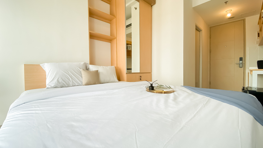 Bedroom 2, Compact and Minimalist Studio at Tokyo Riverside PIK 2 Apartment By Travelio, Tangerang