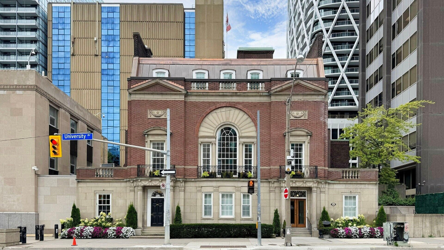 Exterior & Views