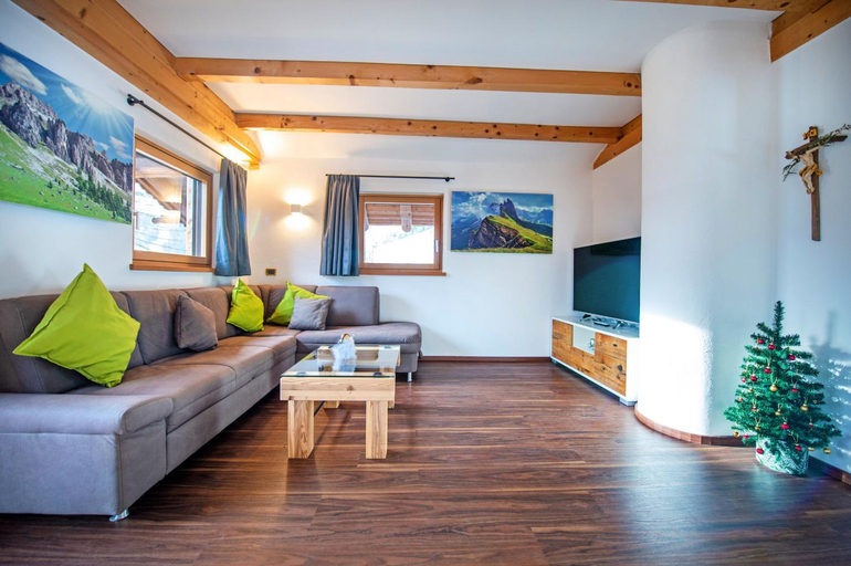 Others 5, Chalet Aghel, Bolzano