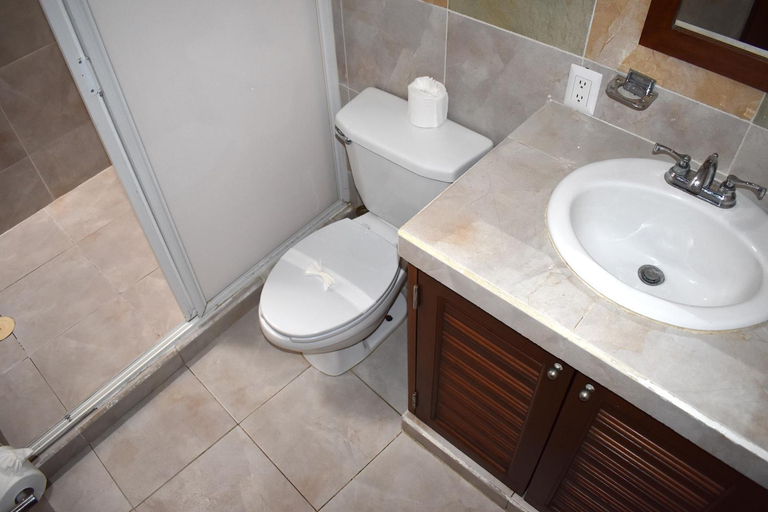 Bathroom 4, Hotel Plaza Almendros, Isla Mujeres, Isla Mujeres