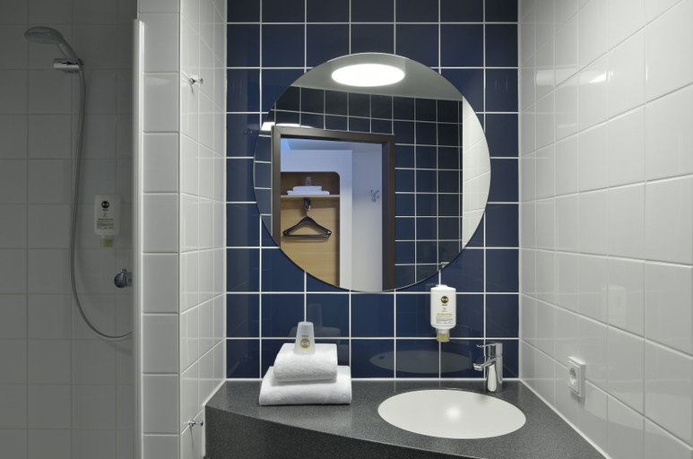 Bathroom 5, B&B Hotel Dortmund-City, Dortmund