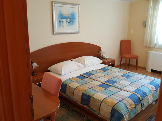 Others 4, Apartment & Room Angerona, Seget