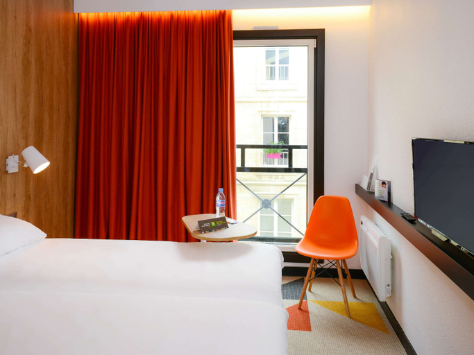 Bedroom 2, ibis Styles Caen Centre Historique, Calvados
