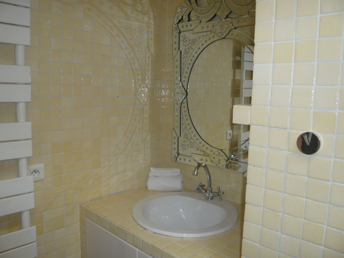Bathroom 2, BRIDGESTREET CHAMPS ELYSEES, Paris