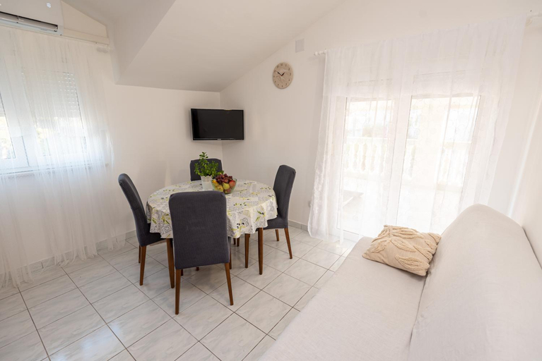 Others 5, Magnolia apartmani, Vodice