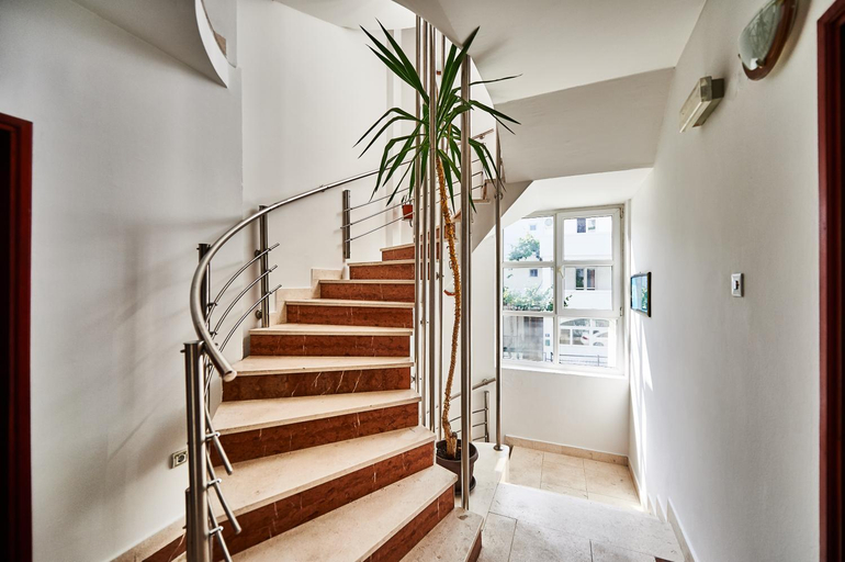 Public Area, Mont Residence