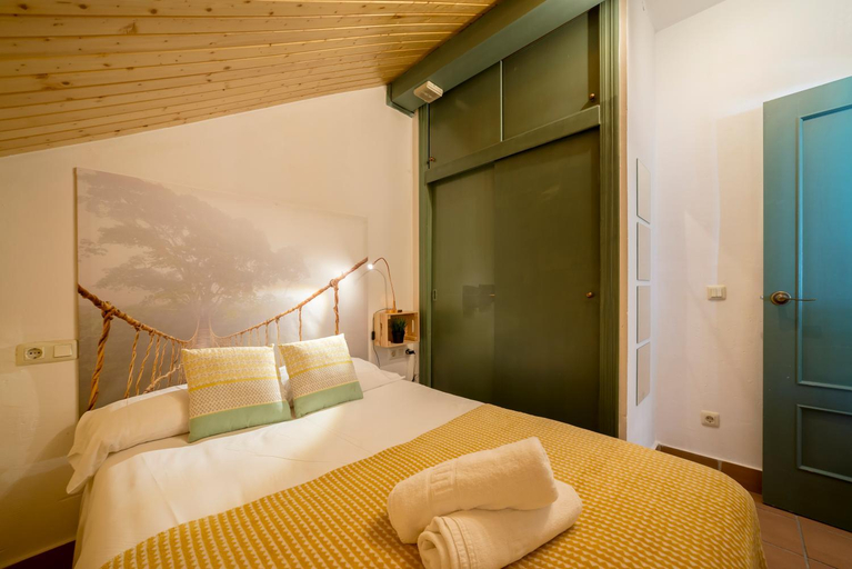 Bedroom 2, Bed and Snow Family Apartments, Granada