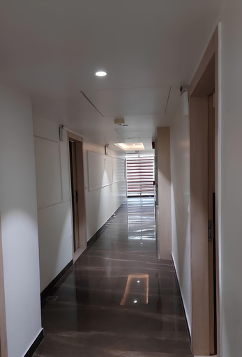 HOTEL 16, West