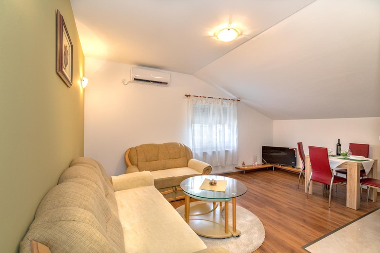 Others 4, Arenta Apartments, Metković