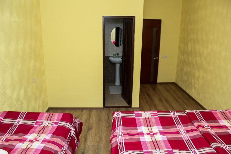 Bedroom 3, Bee Lucky Hostel and Tours, Yerevan