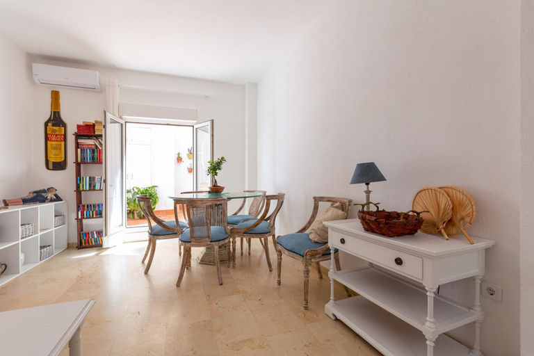 Facilities 3, Central apartment with two bedrooms and a patio, Málaga